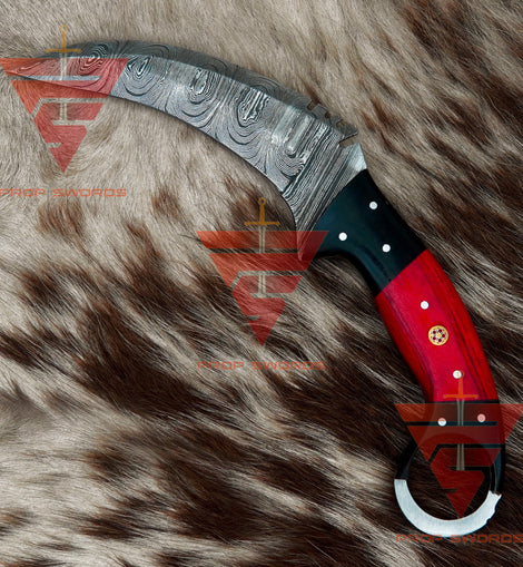 Handcrafted Damascus Steel Tactical Karambit with Leather Sheath: Deadly Precision and Exceptional Craftsmanship