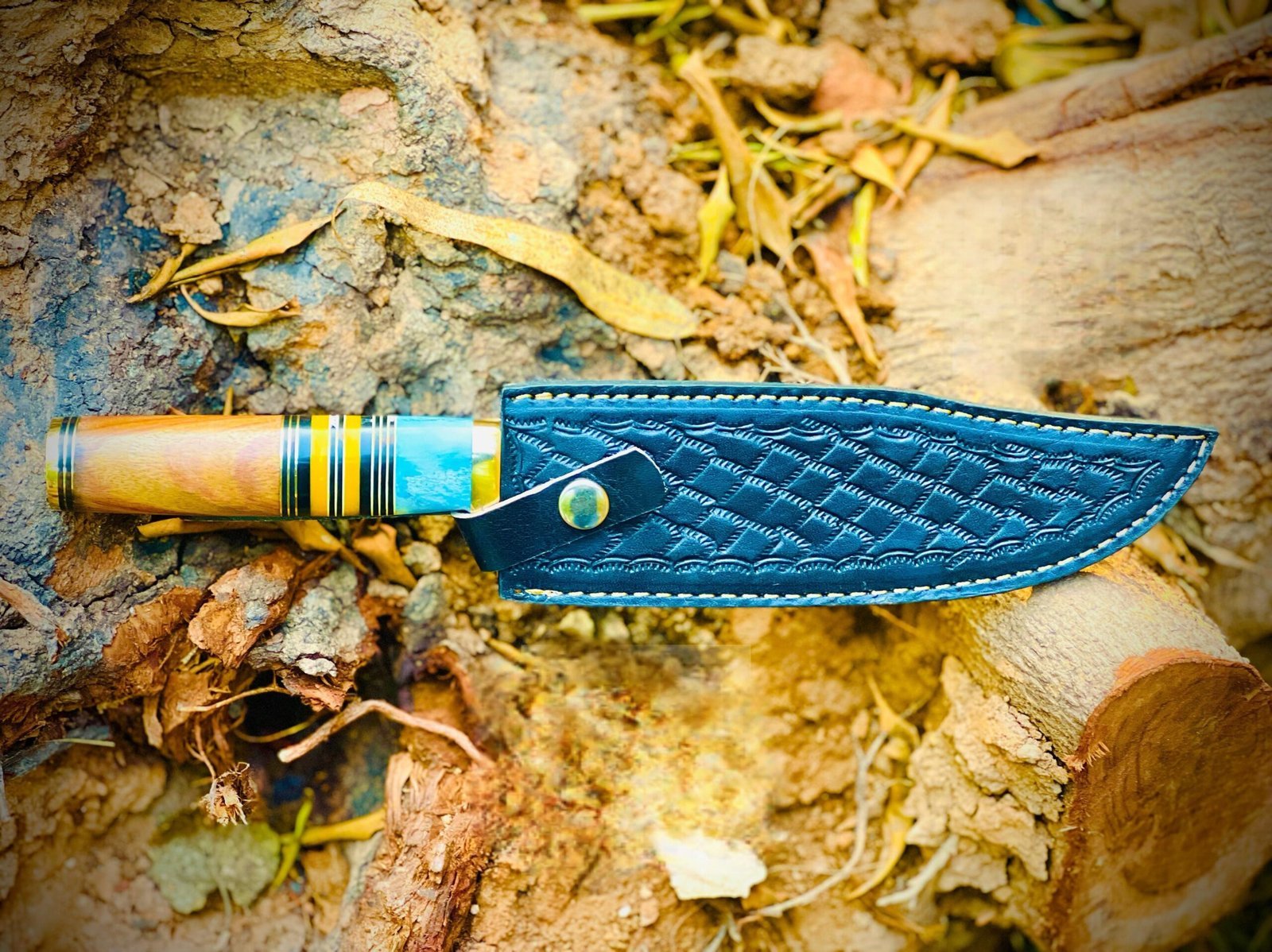 Hand Forged Damascus Steel Bowie Hunting Knife with Leather Sheath - Image 2